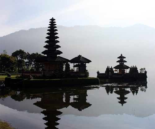 the sights and sounds of Equator Asia © SW